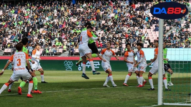 Soi kèo bóng đá Gangwon vs Jeonbuk 17h30 ngày 27/8 (Europa League 2025/26)